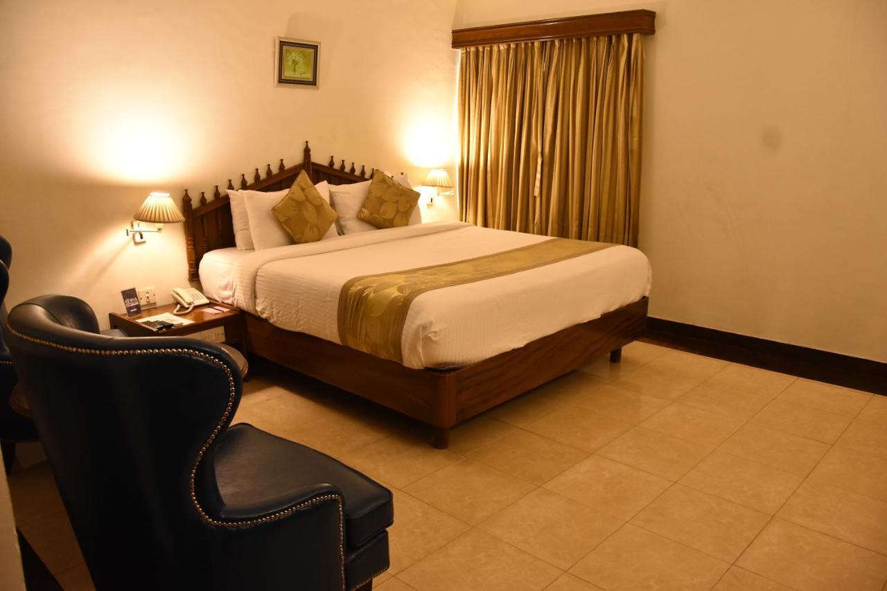 Poppys Vista Hotel Thirumurugan Poondi Exterior photo