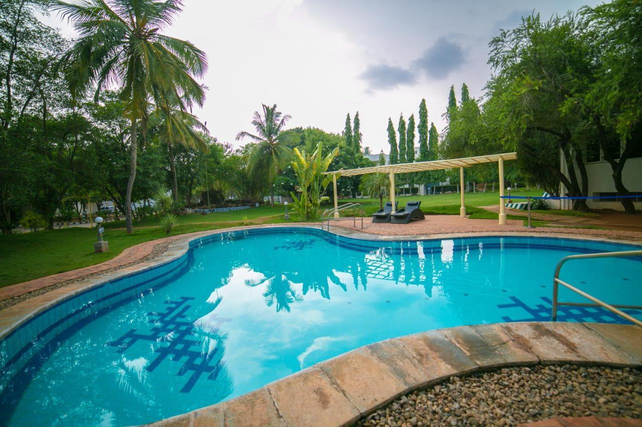 Poppys Vista Hotel Thirumurugan Poondi Exterior photo