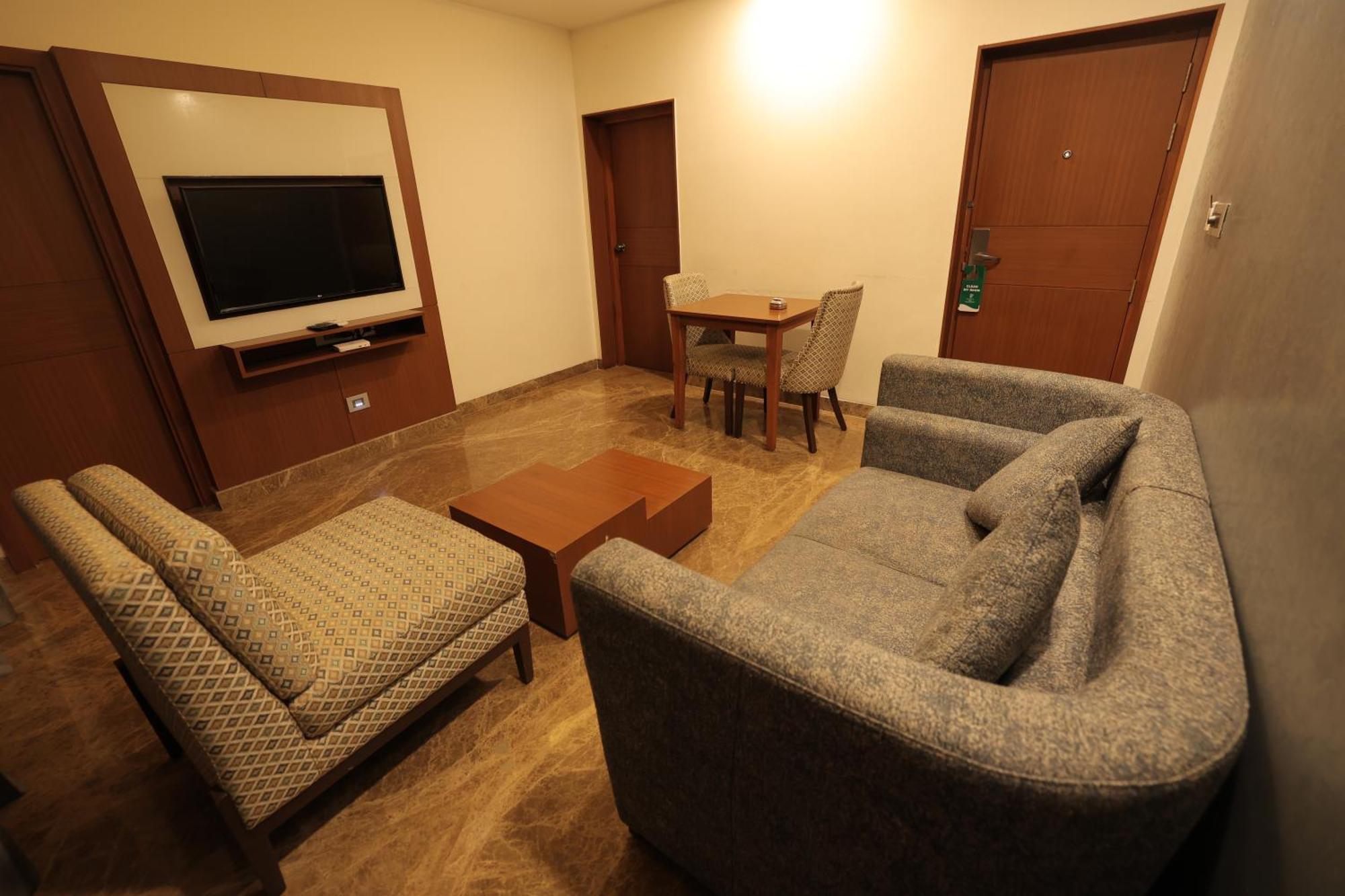 Poppys Vista Hotel Thirumurugan Poondi Exterior photo