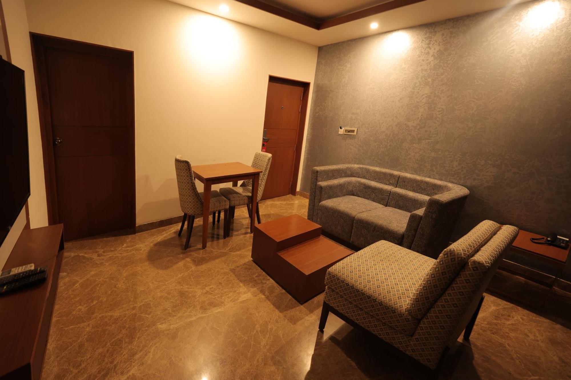 Poppys Vista Hotel Thirumurugan Poondi Exterior photo